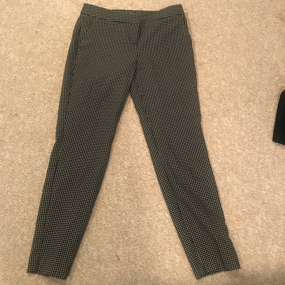 Express women’s dress pants, perfect for work!